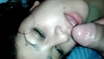 فاتنة تيفاني واتسون موقع رومانسي سكسي هو Squirtle في التنكر